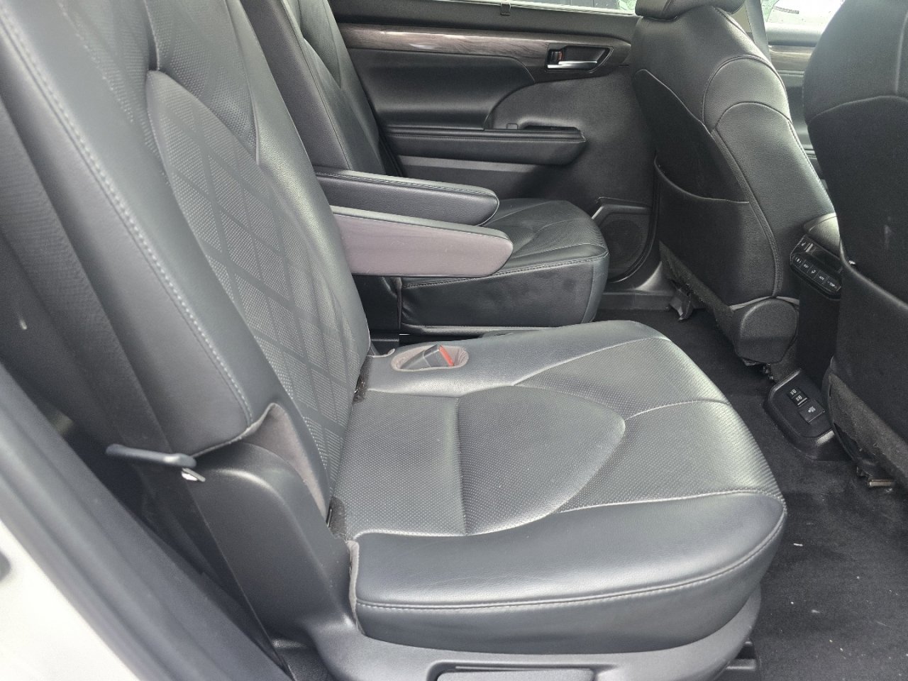 Used 2021 Toyota Highlander Platinum image 14
