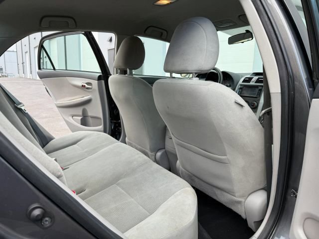 Used 2013 Toyota Corolla LE image 18