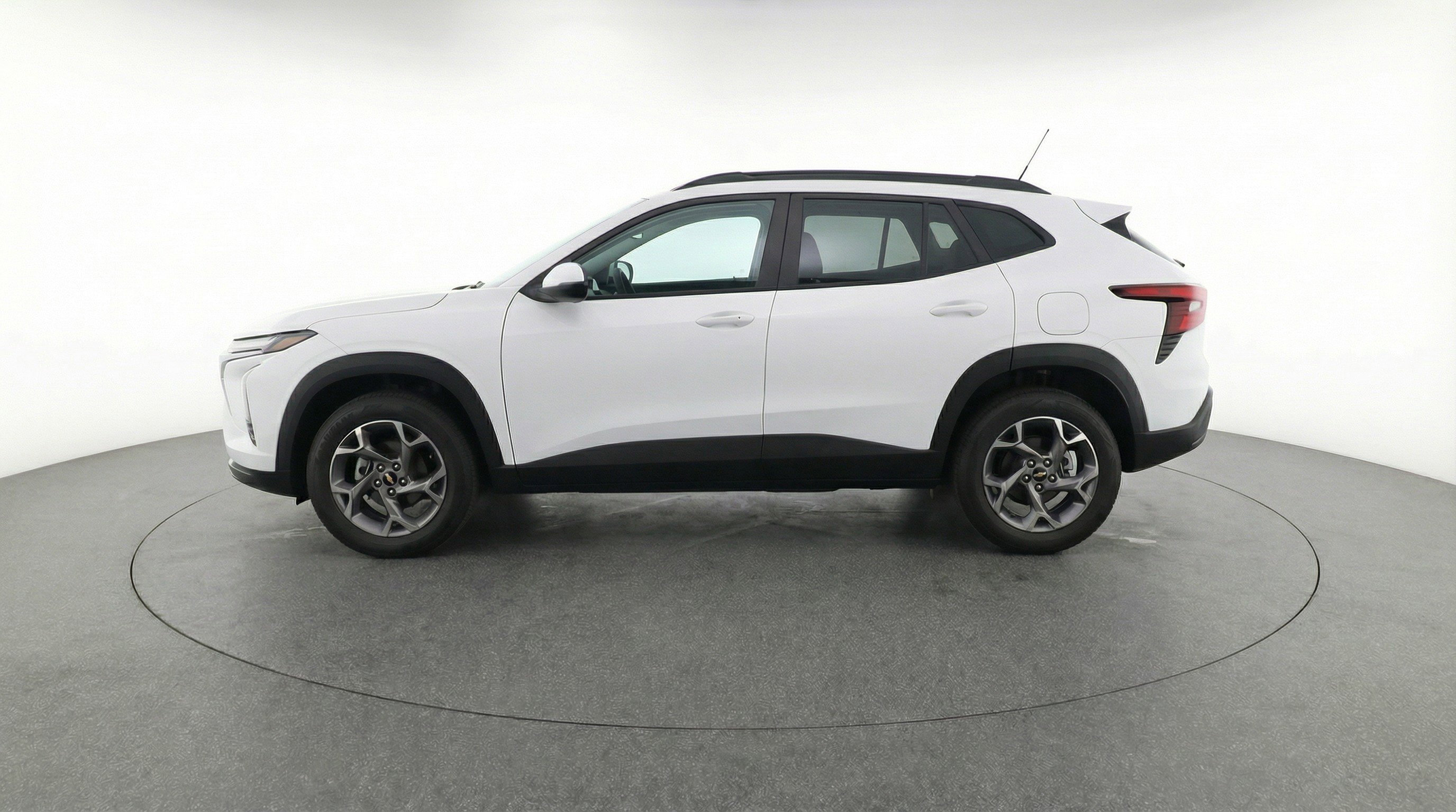 Used 2025 Chevrolet Trax LT image 5