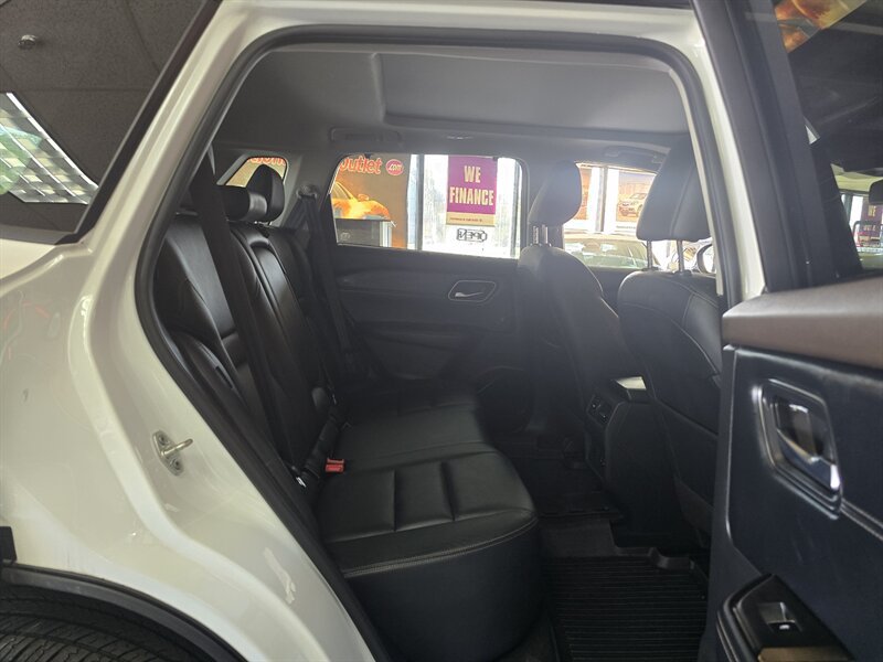 Used 2021 Nissan Rogue SL AWD/4WD image 19