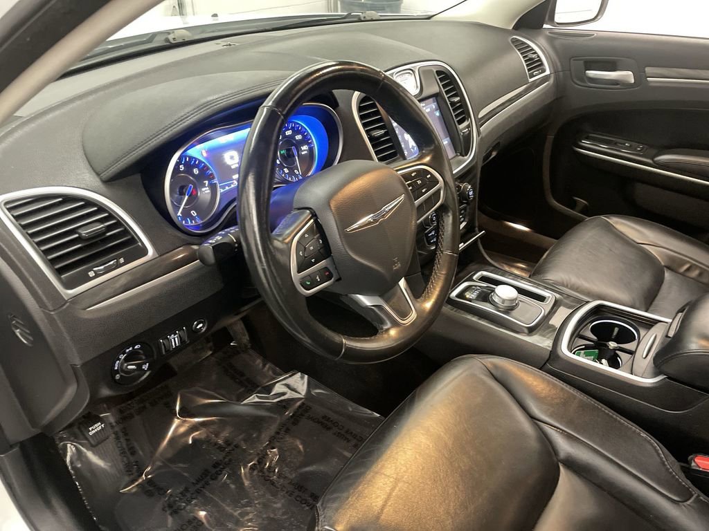 Used 2021 Chrysler 300 Touring L AWD/4WD image 4
