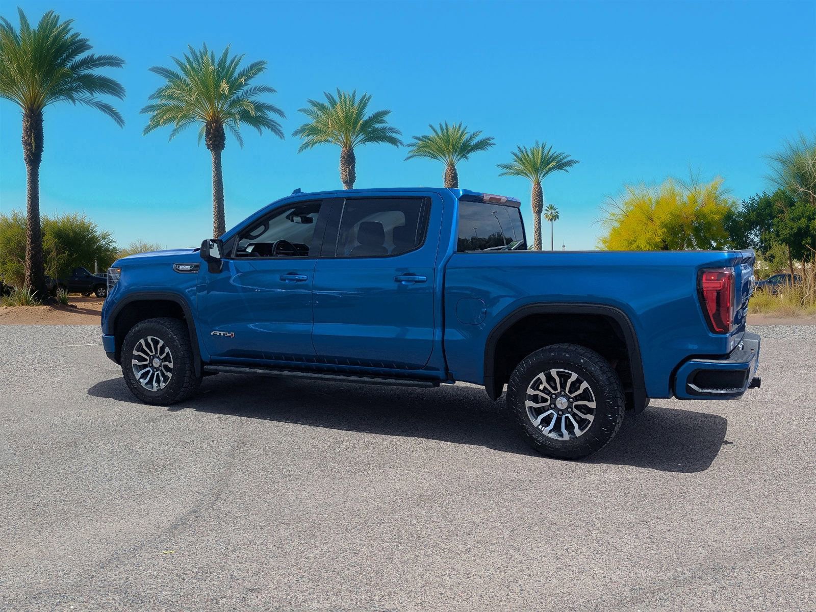 Used 2022 GMC Sierra 1500 AT4 AWD/4WD image 3
