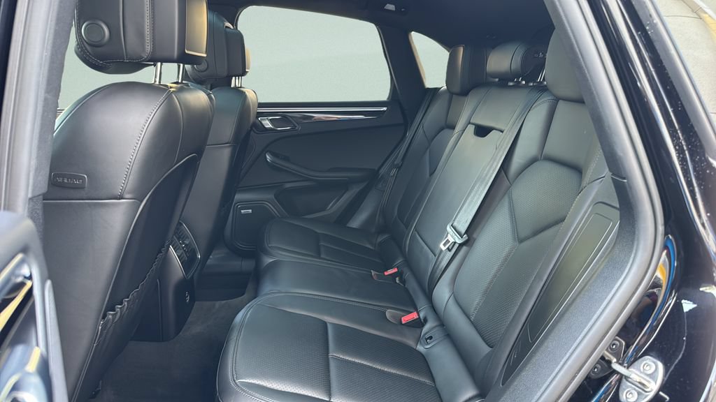 Used 2021 Porsche Macan AWD/4WD image 28