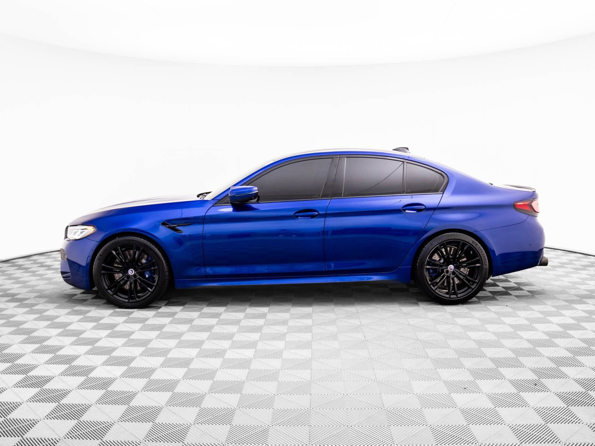 Used 2023 BMW M5 w/ Executive Package video 4