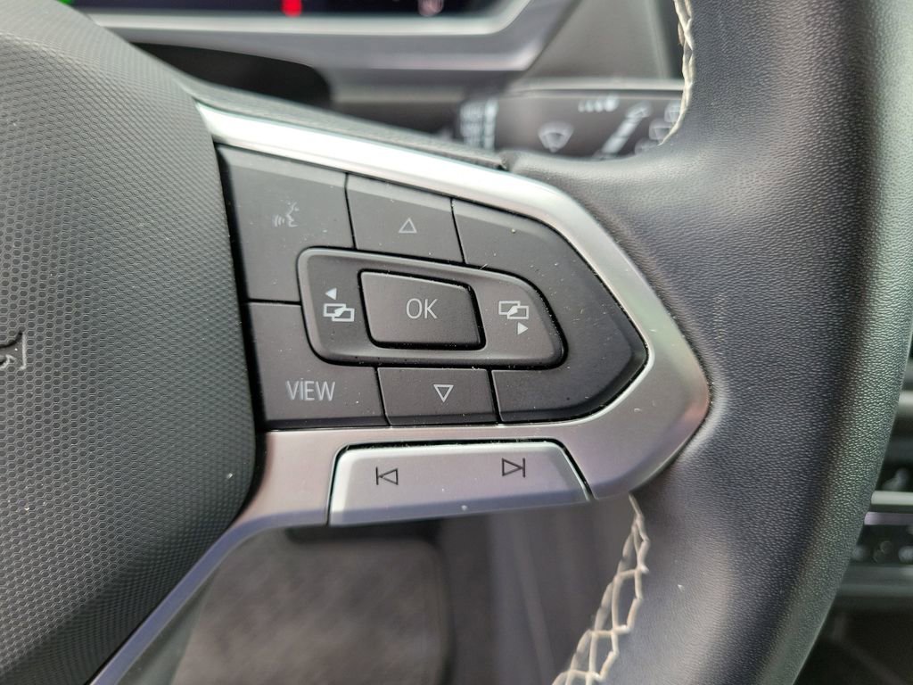 Used 2023 Volkswagen Tiguan SE R-Line FWD image 30