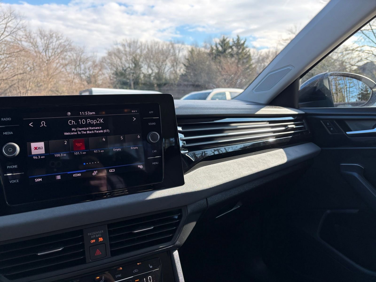 Used 2025 Volkswagen Jetta SE image 36