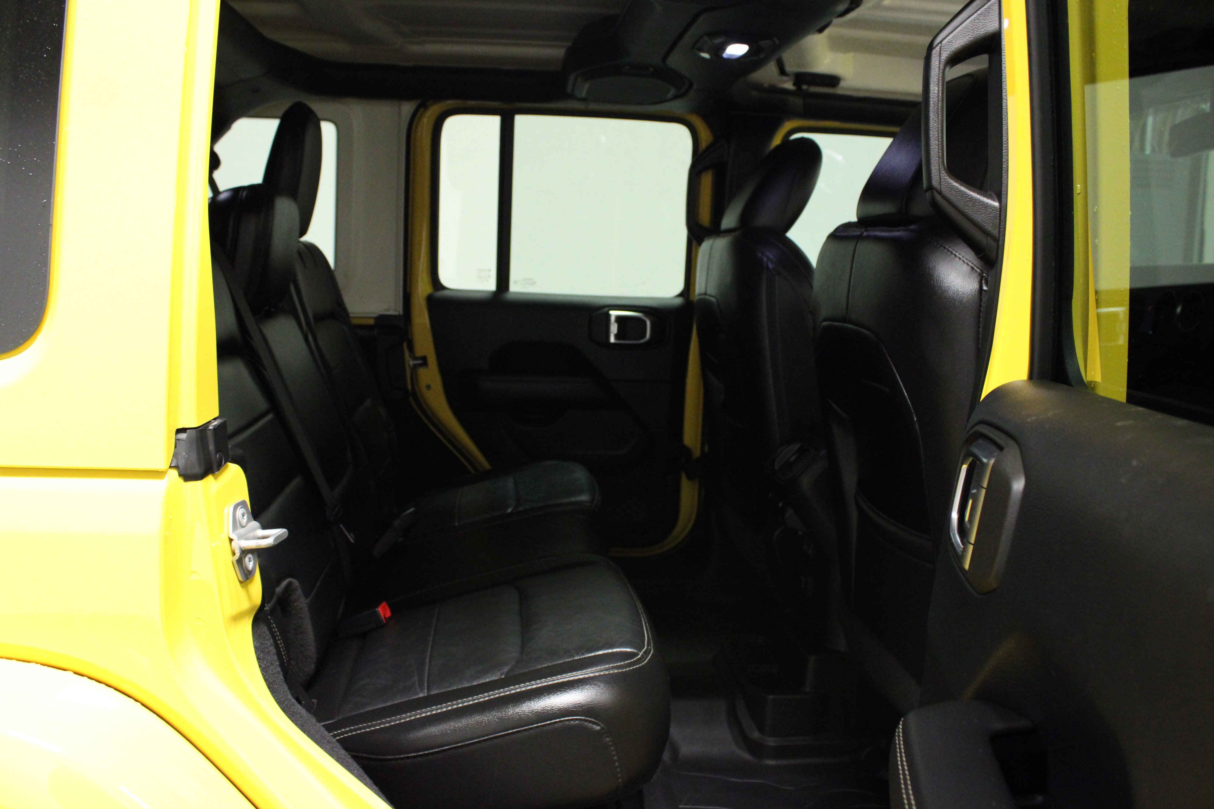 Used 2018 Jeep Wrangler Unlimited Sahara image 15