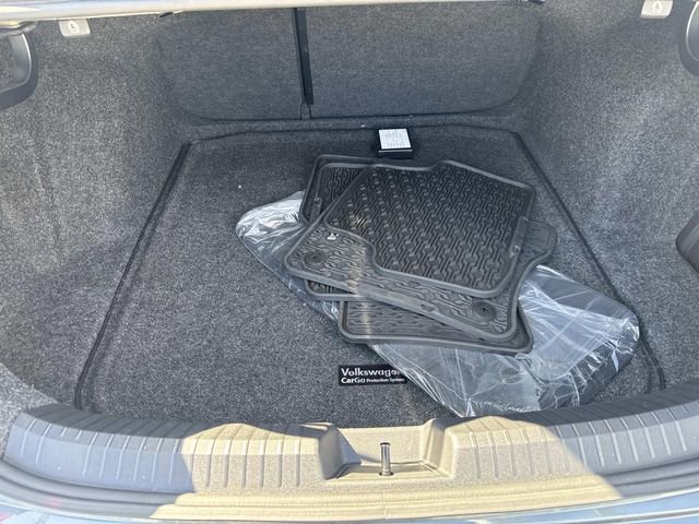 Certified 2022 Volkswagen Jetta SE w/ Panoramic Sunroof Package FWD image 5