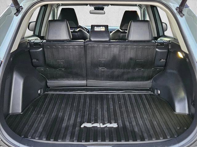 Used 2022 Toyota RAV4 XLE Premium image 6