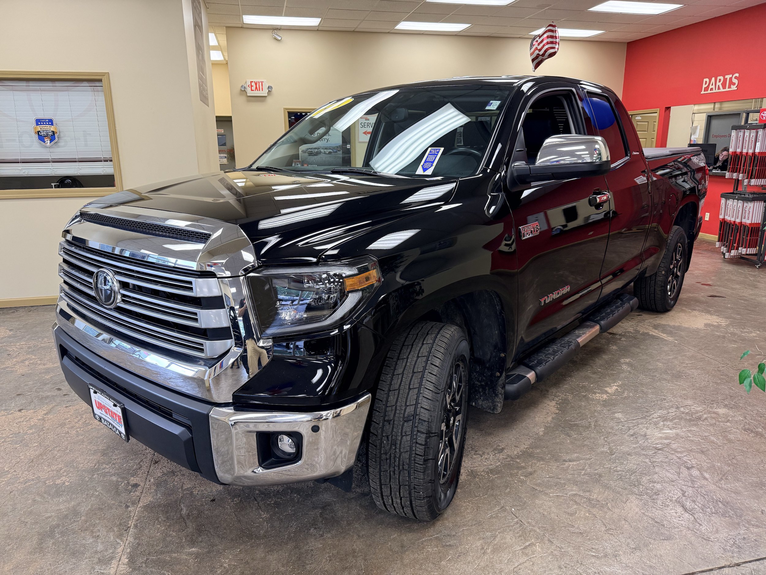 Used 2021 Toyota Tundra Limited w/ Limited Premium Package AWD/4WD image 4