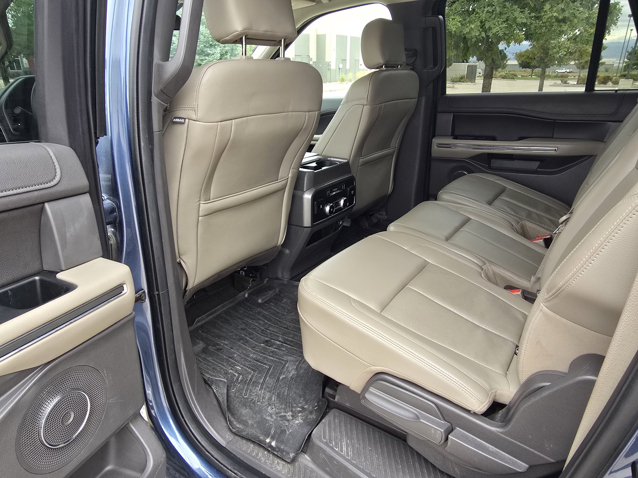 Used 2020 Ford Expedition Max XLT w/ Equipment Group 202A AWD/4WD image 15