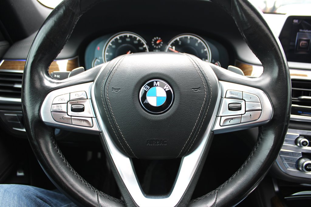 Used 2016 BMW 750i xDrive AWD/4WD image 38