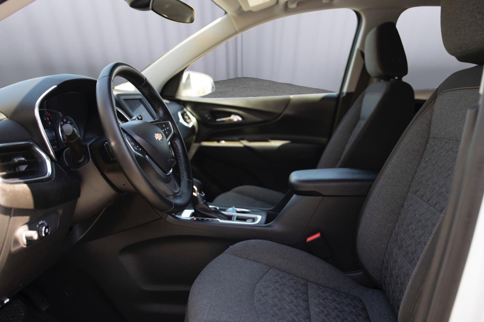 Used 2024 Chevrolet Equinox LT AWD/4WD image 2