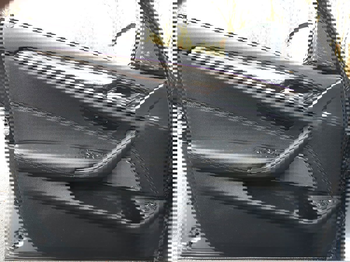 Used 2023 BMW 530e xDrive w/ Premium Package image 26