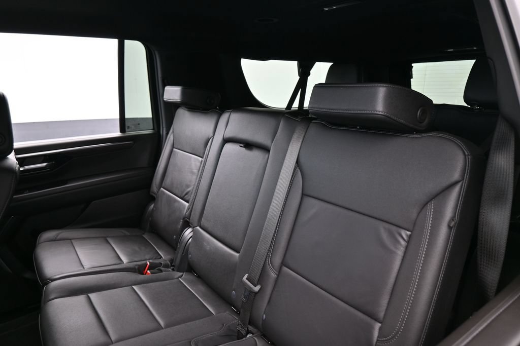 Used 2025 Chevrolet Suburban LT RWD image 44