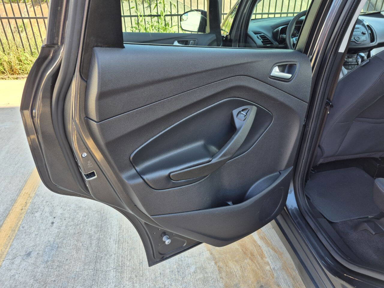 Used 2017 Ford C-MAX SE image 11