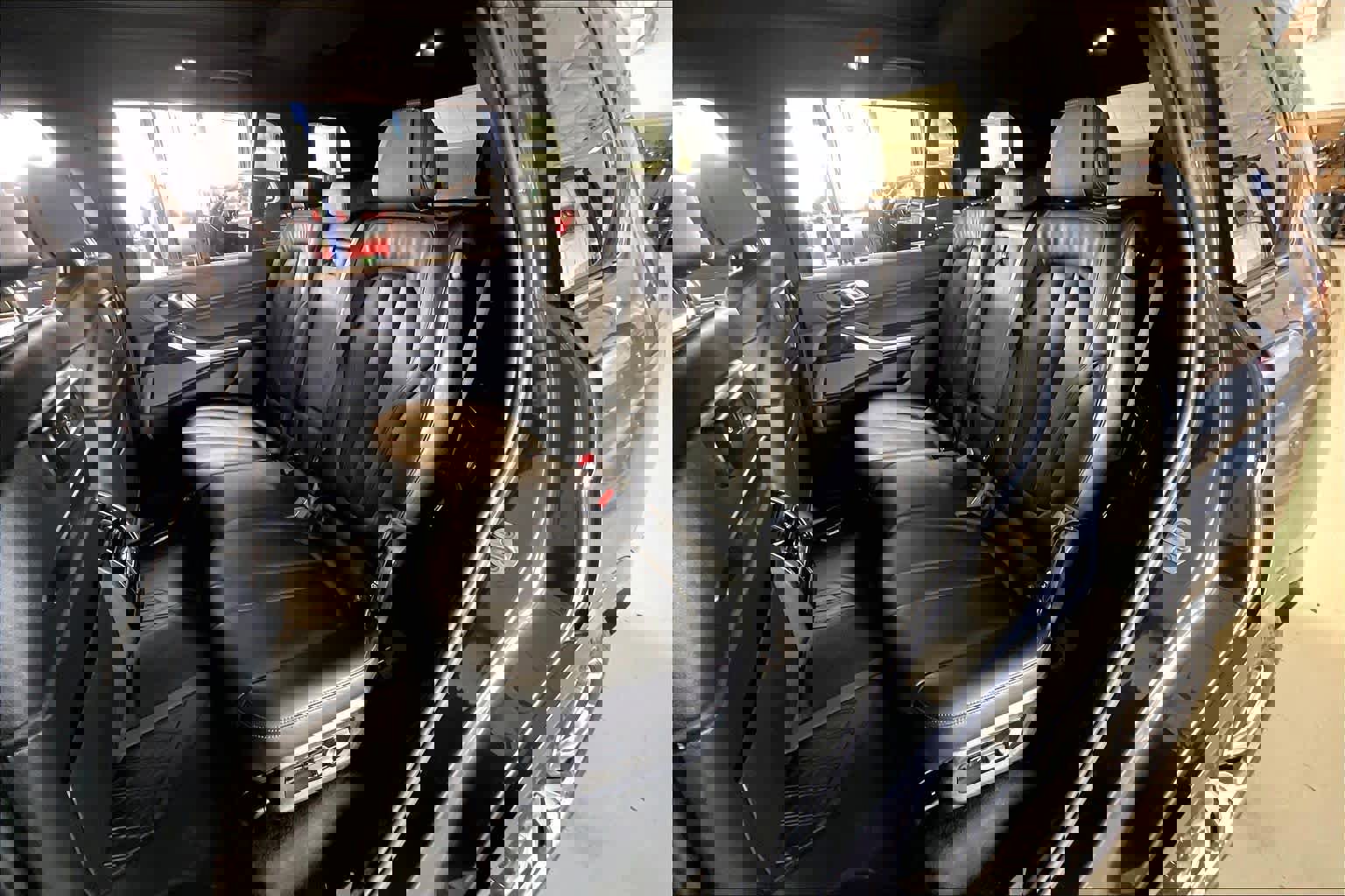 Used 2021 BMW X7 M50i w/ Executive Package image 19