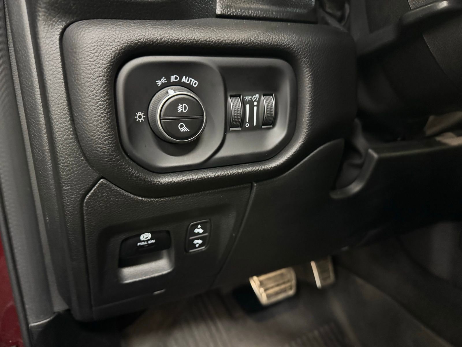 Used 2023 RAM 1500 Sport w/ G/T Package image 27