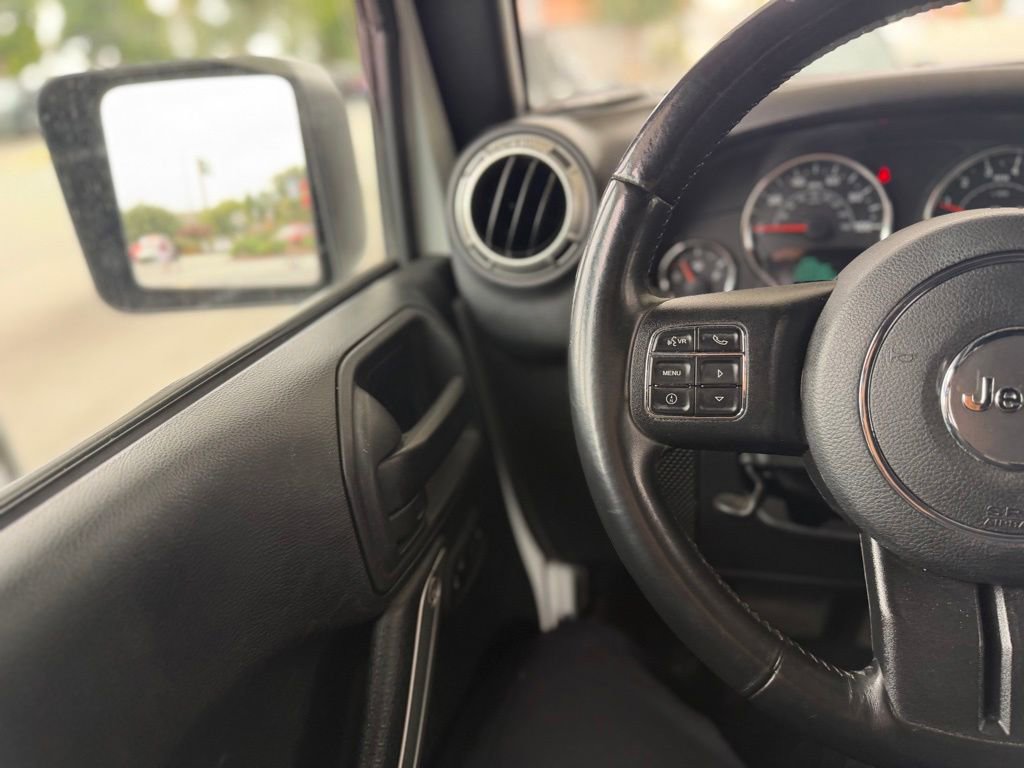 Used 2018 Jeep Wrangler Unlimited Sahara w/ Connectivity Group AWD/4WD image 7