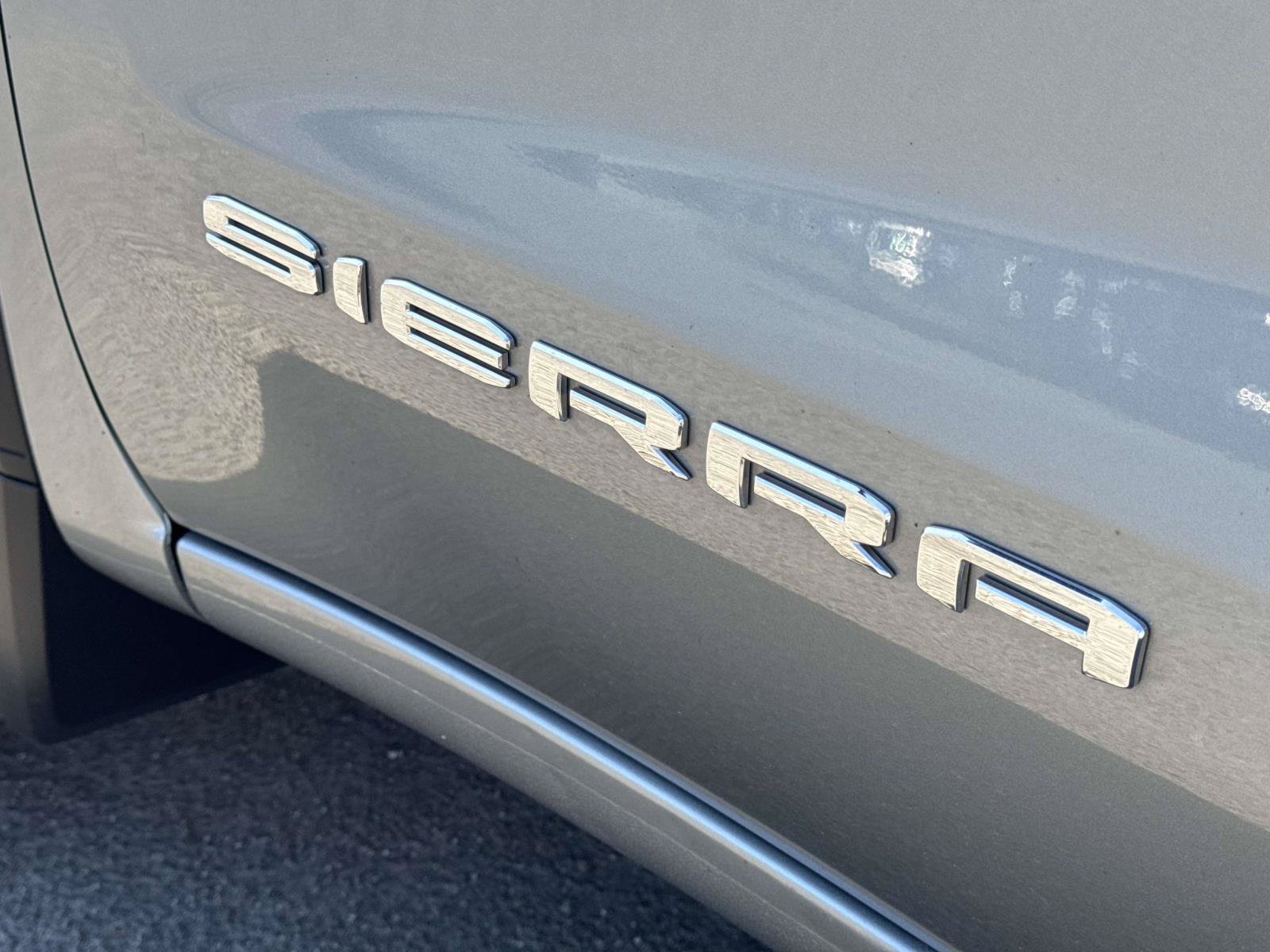 Certified 2025 GMC Sierra 1500 SLT AWD/4WD image 11