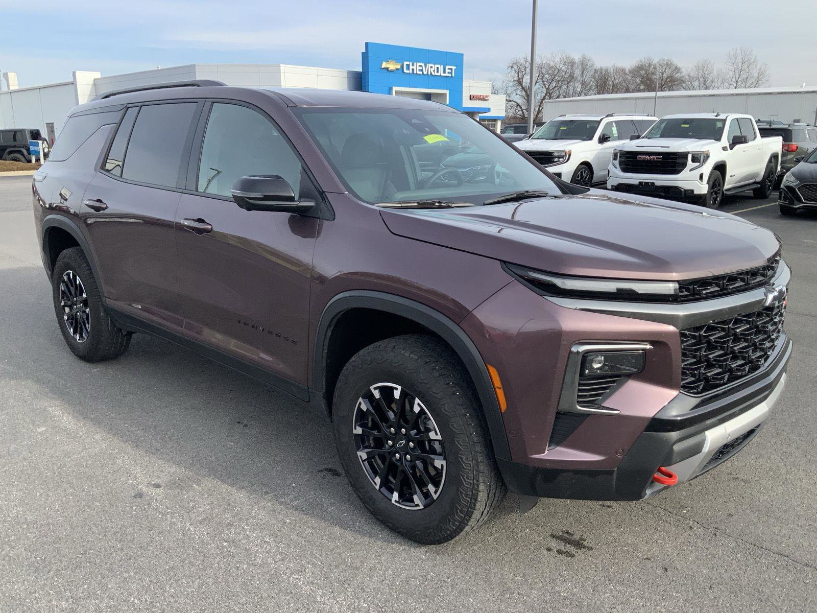 Used 2024 Chevrolet Traverse Z71 w/ Enhanced Driving Package image 2