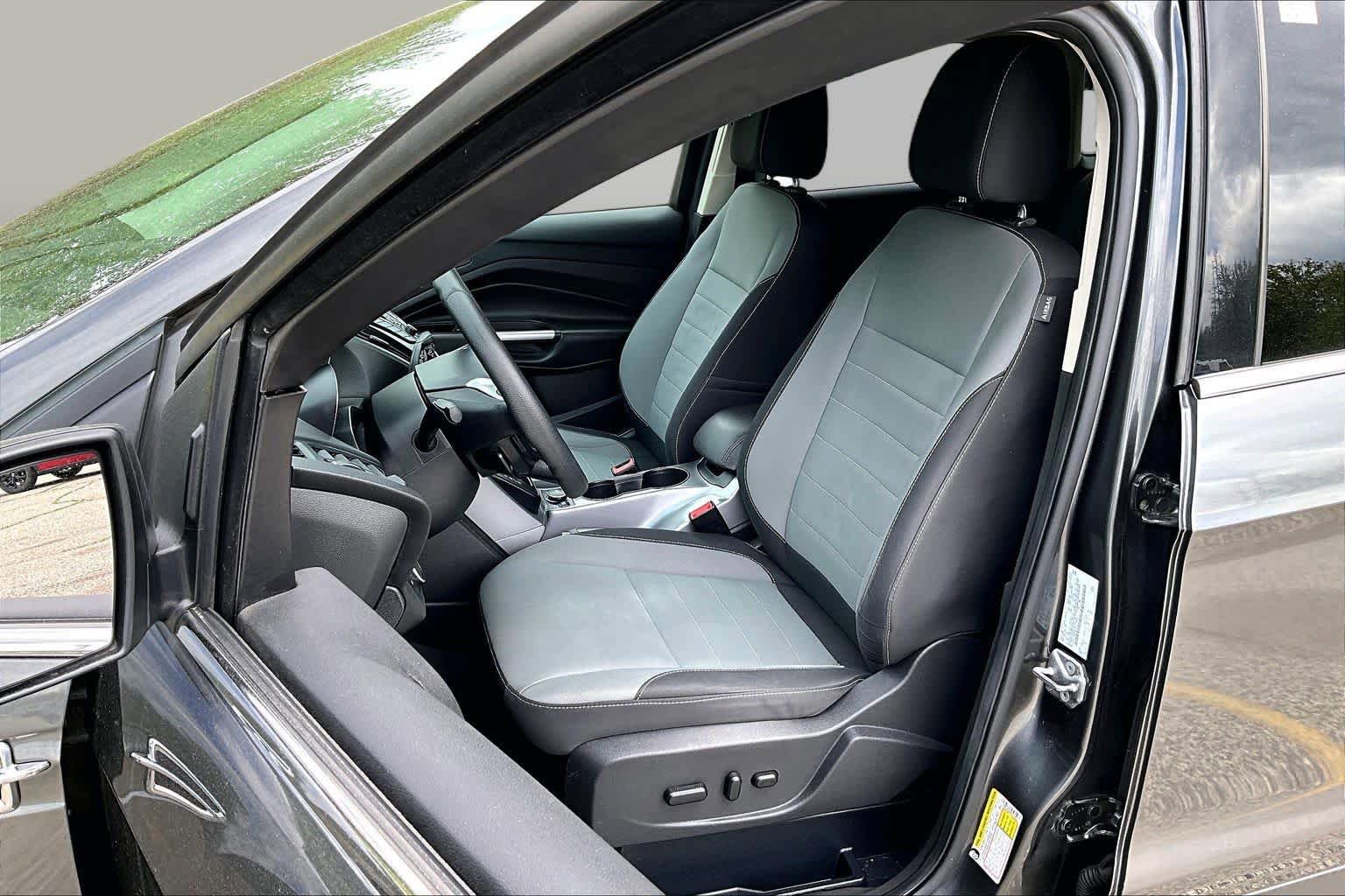 Used 2016 Ford Escape SE w/ SE Cold Weather Package AWD/4WD image 9