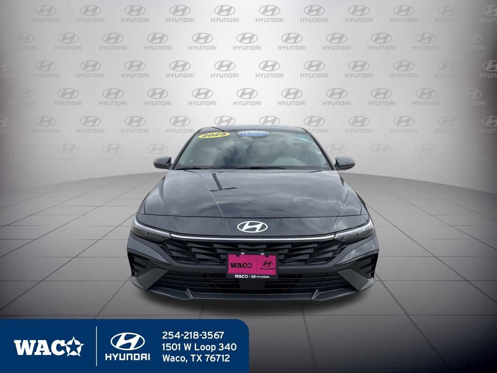 Used 2025 Hyundai Elantra SEL image 2