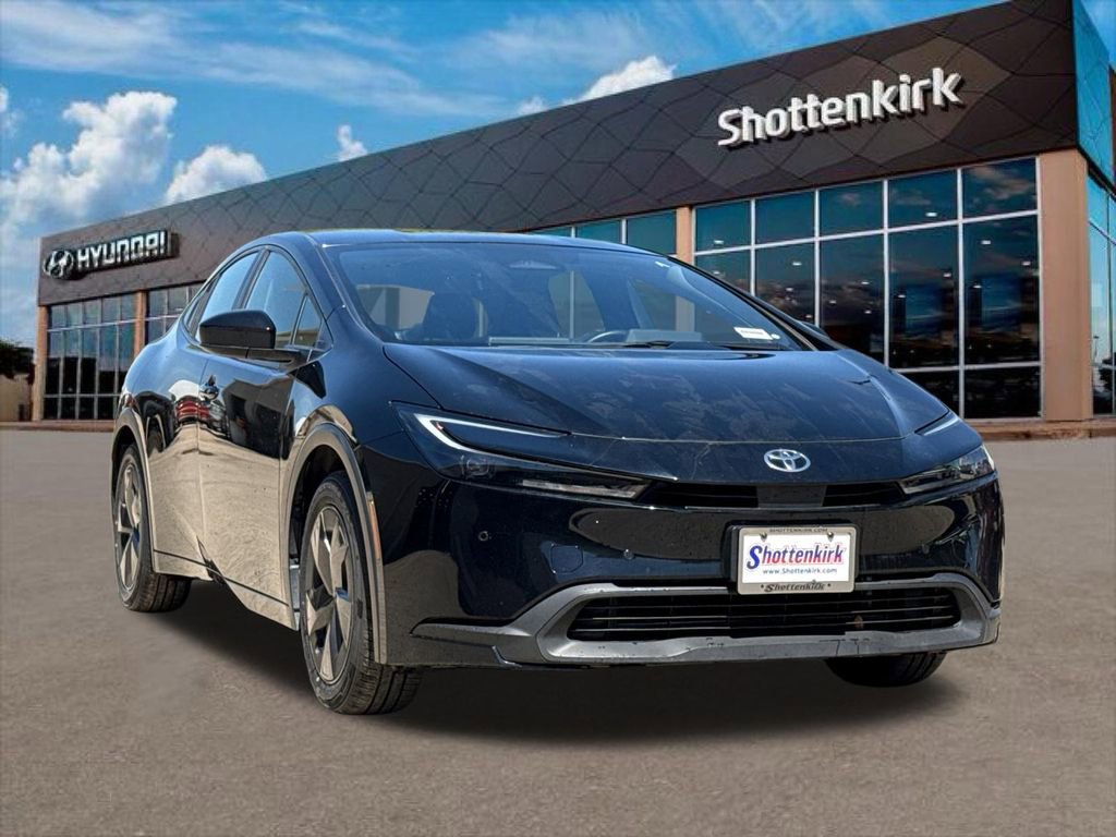 Used 2024 Toyota Prius LE image 3