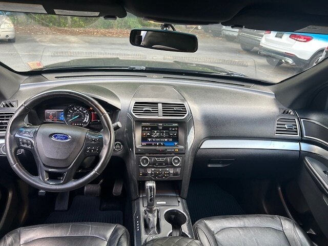 Used 2016 Ford Explorer XLT w/ Equipment Group 202A AWD/4WD image 23