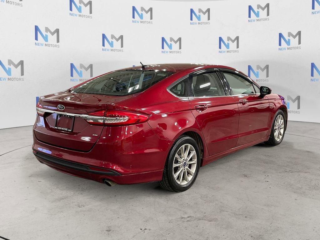 Used 2017 Ford Fusion SE FWD image 5