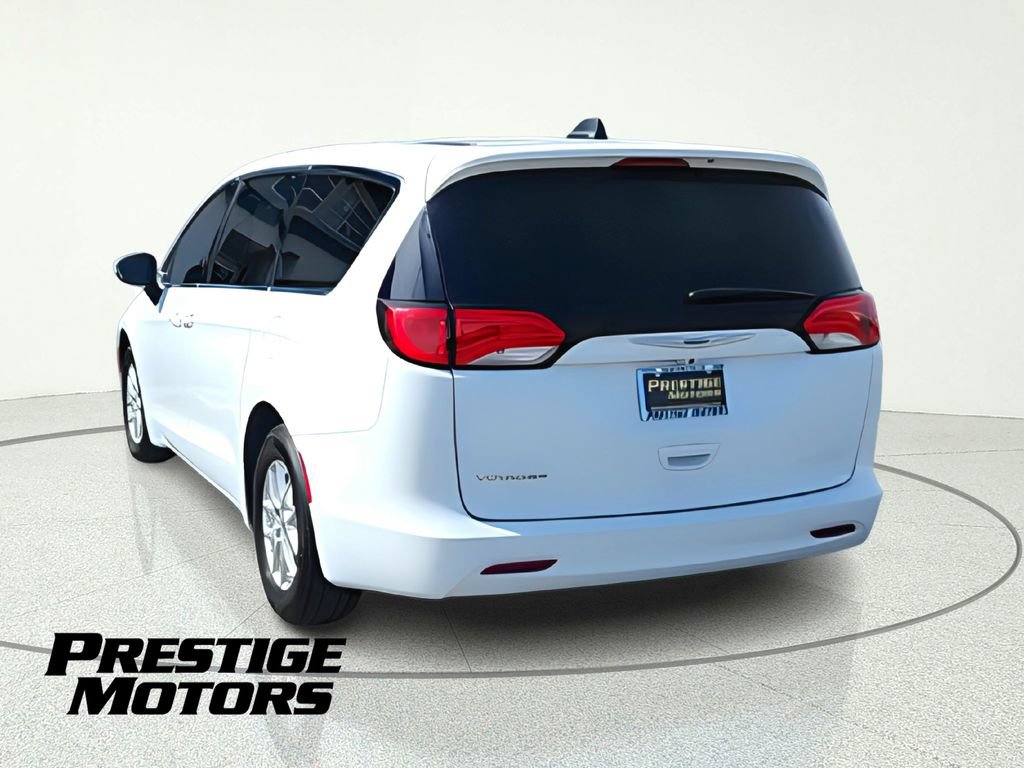 Used 2022 Chrysler Voyager LX FWD image 6