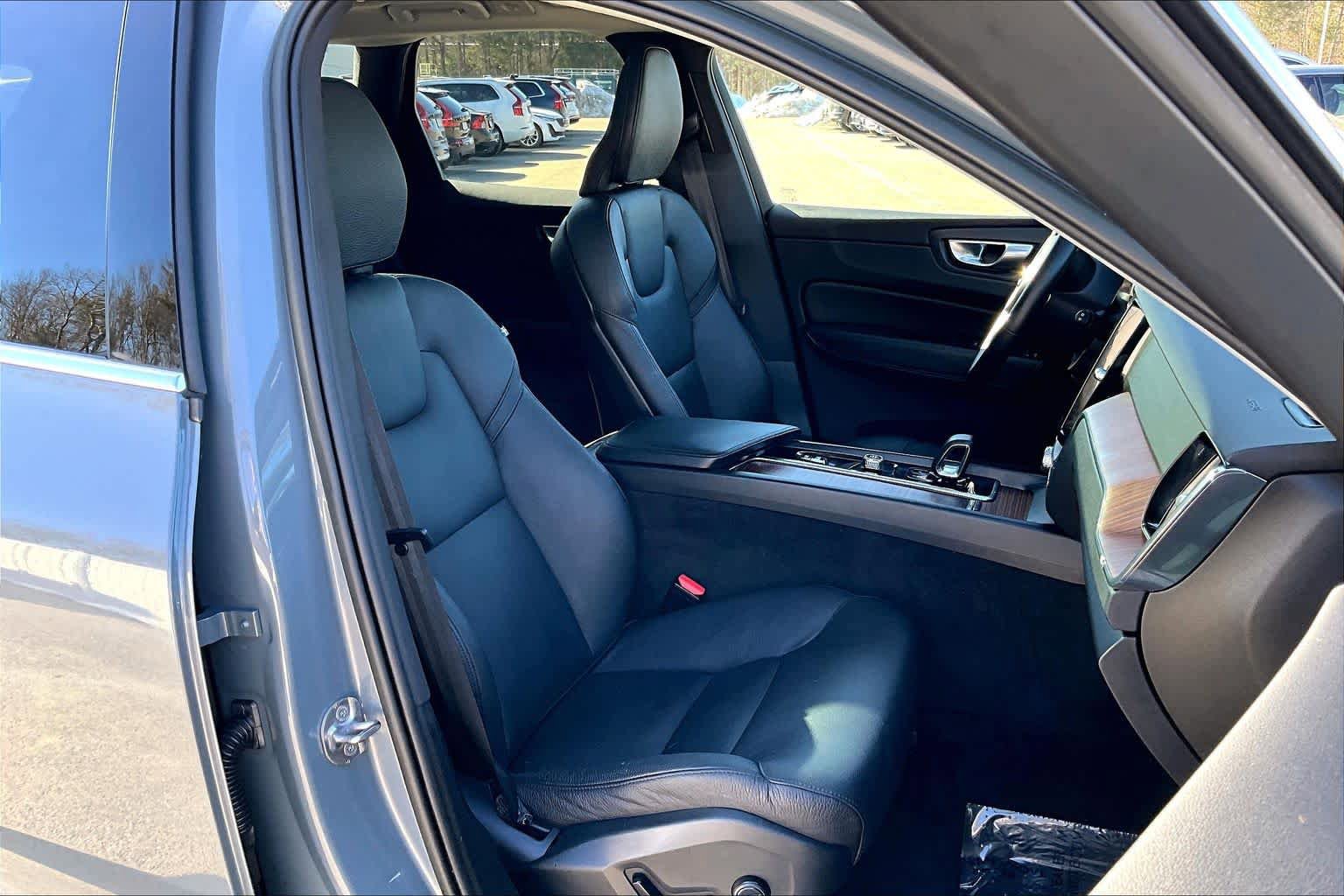 Certified 2023 Volvo XC60 B5 Plus w/ Climate Package AWD/4WD image 8
