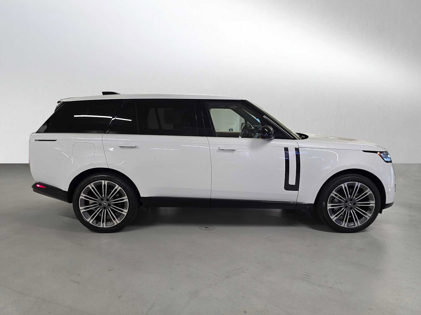 New 2025 Land Rover Range Rover Long Wheelbase SE AWD/4WD image 6