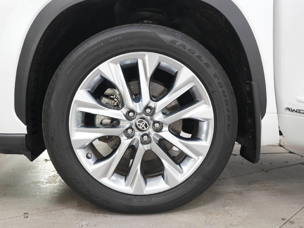 Used 2024 Toyota Highlander Limited AWD/4WD image 32