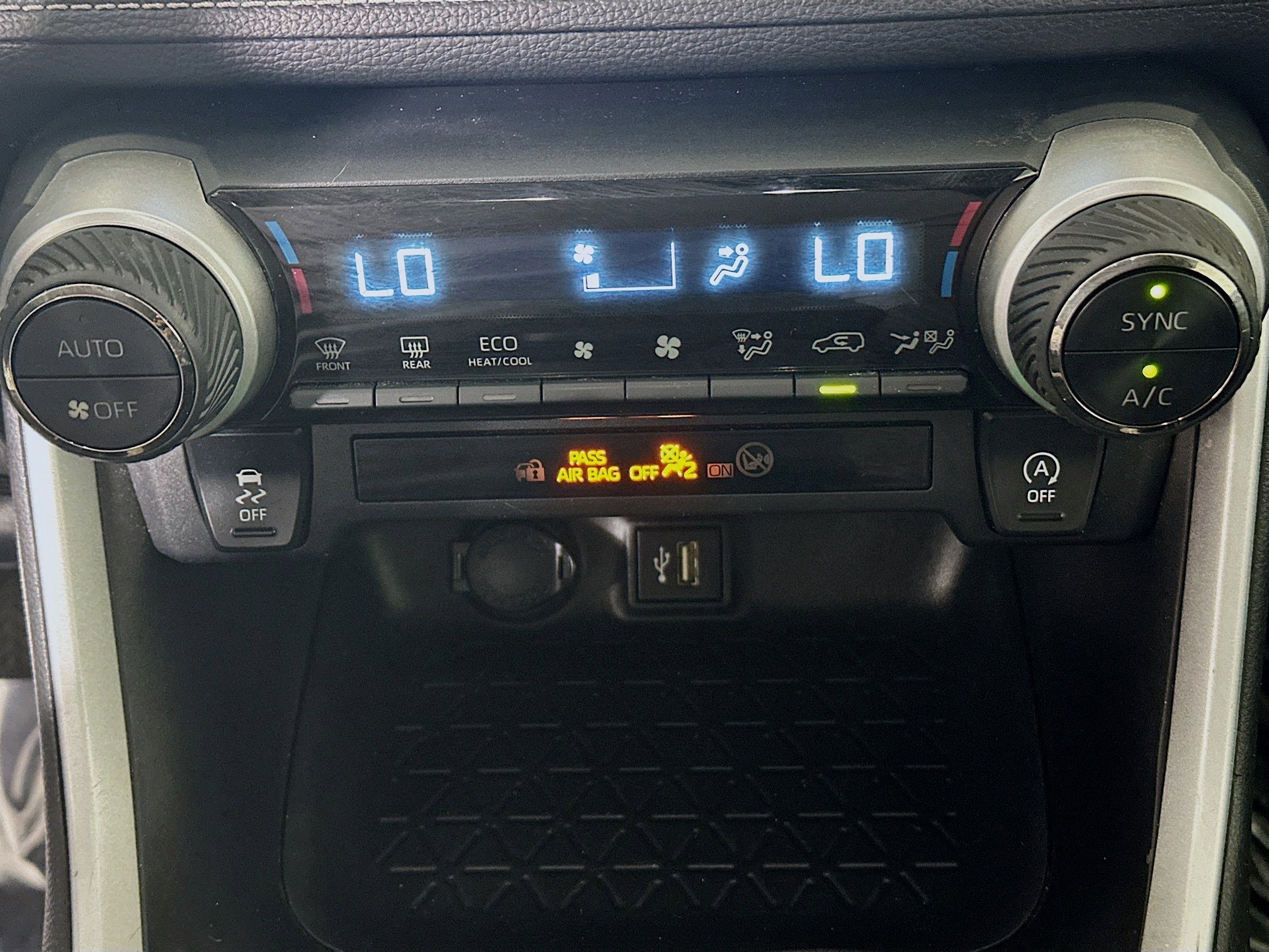 Used 2024 Toyota RAV4 XLE image 23