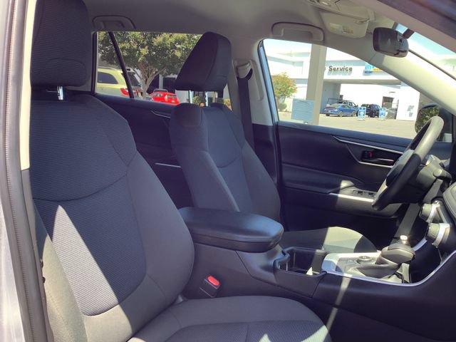 Used 2022 Toyota RAV4 LE AWD/4WD image 36
