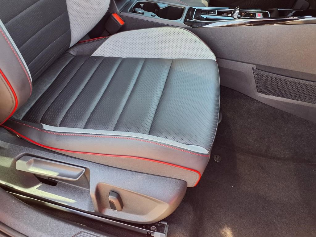 Used 2025 Volkswagen GTI SE image 20