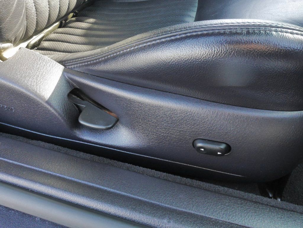 Used 2005 Ford Thunderbird image 9