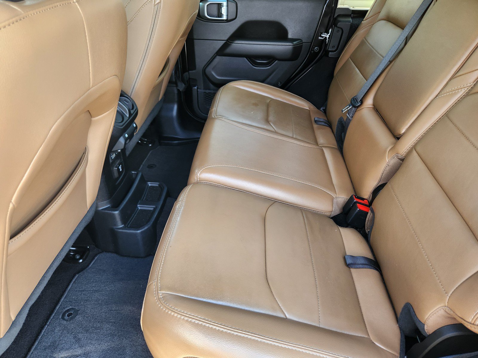 Used 2021 Jeep Wrangler Unlimited Sahara w/ Cold Weather Group AWD/4WD image 12