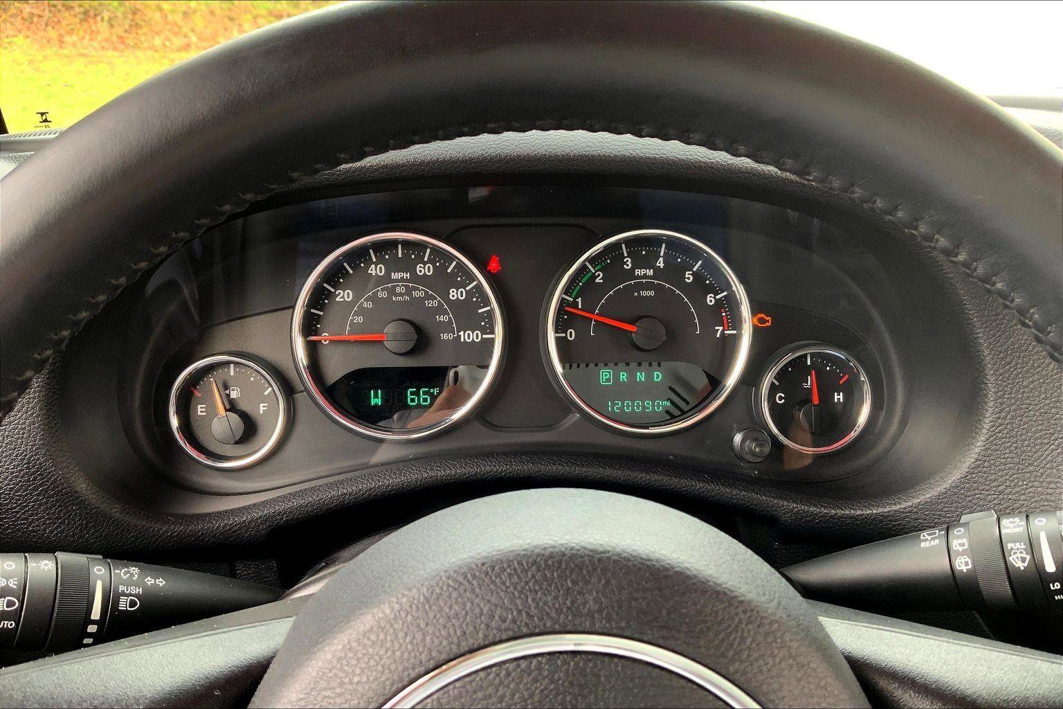 Used 2016 Jeep Wrangler Unlimited Sahara w/ Dual Top Group image 17