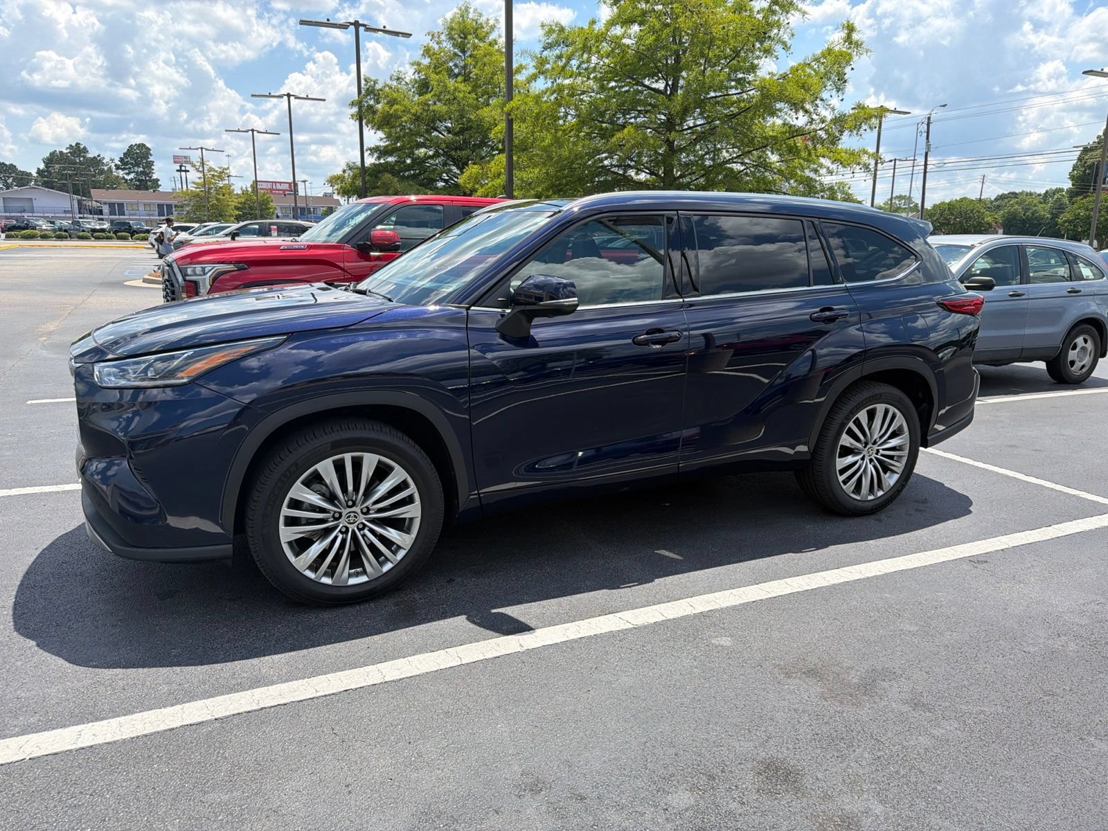 Used 2023 Toyota Highlander Platinum FWD image 5