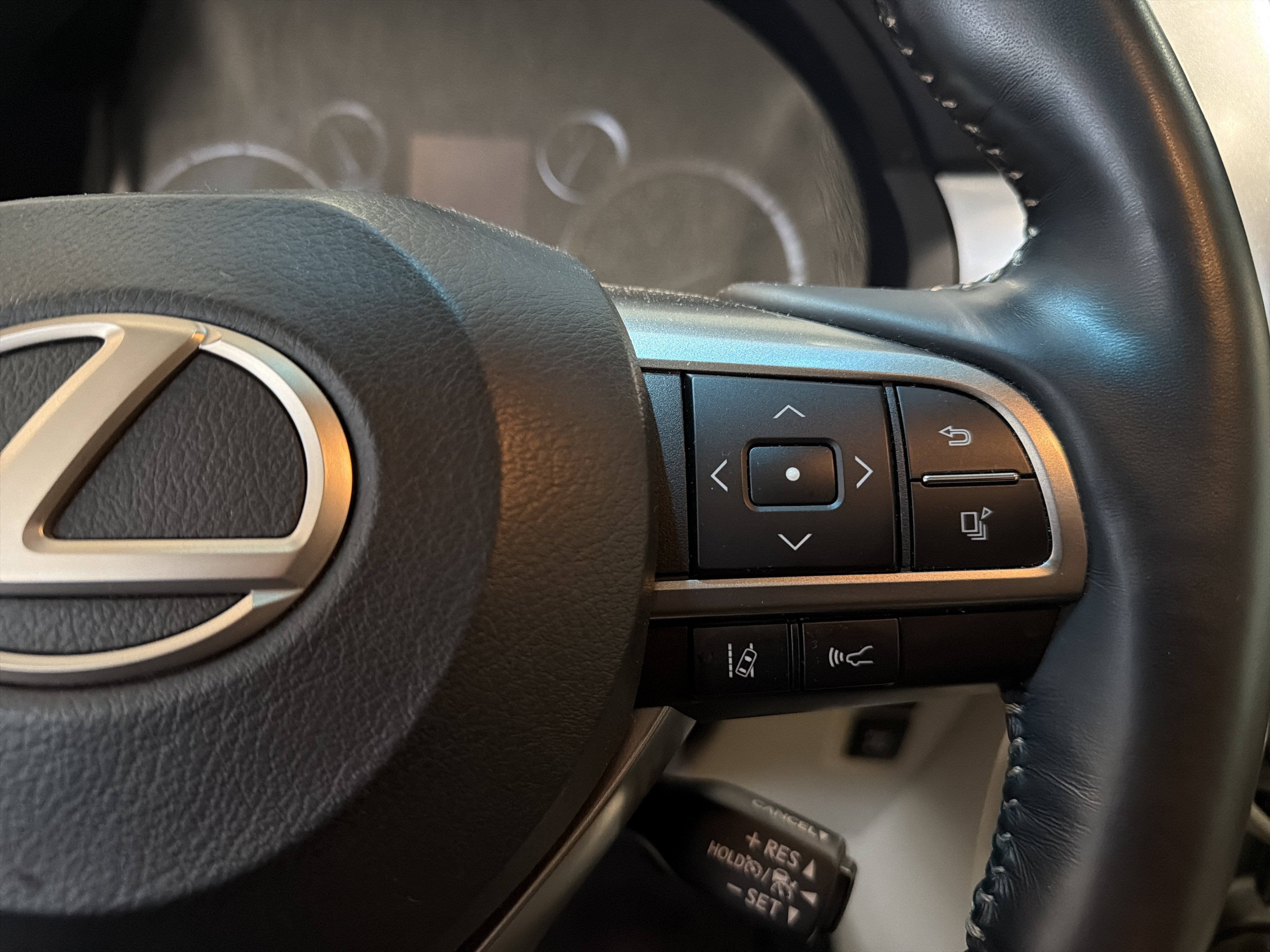 Certified 2023 Lexus GX 460 Premium w/ Premium Package AWD/4WD image 3