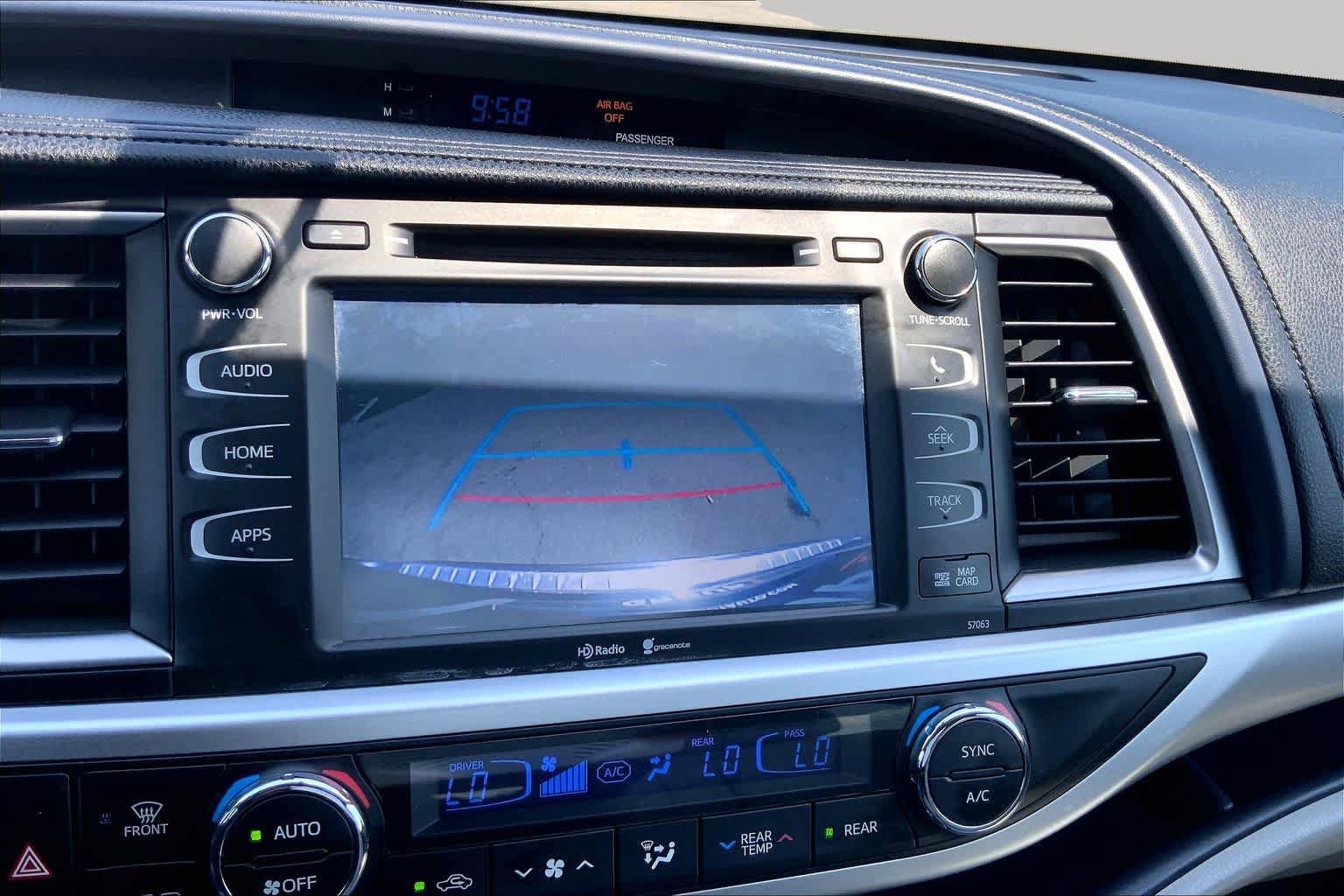 Used 2015 Toyota Highlander XLE FWD image 25