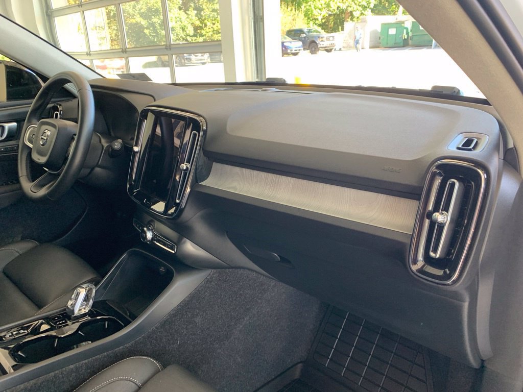 Used 2026 Volvo XC40 B5 Plus AWD/4WD image 18