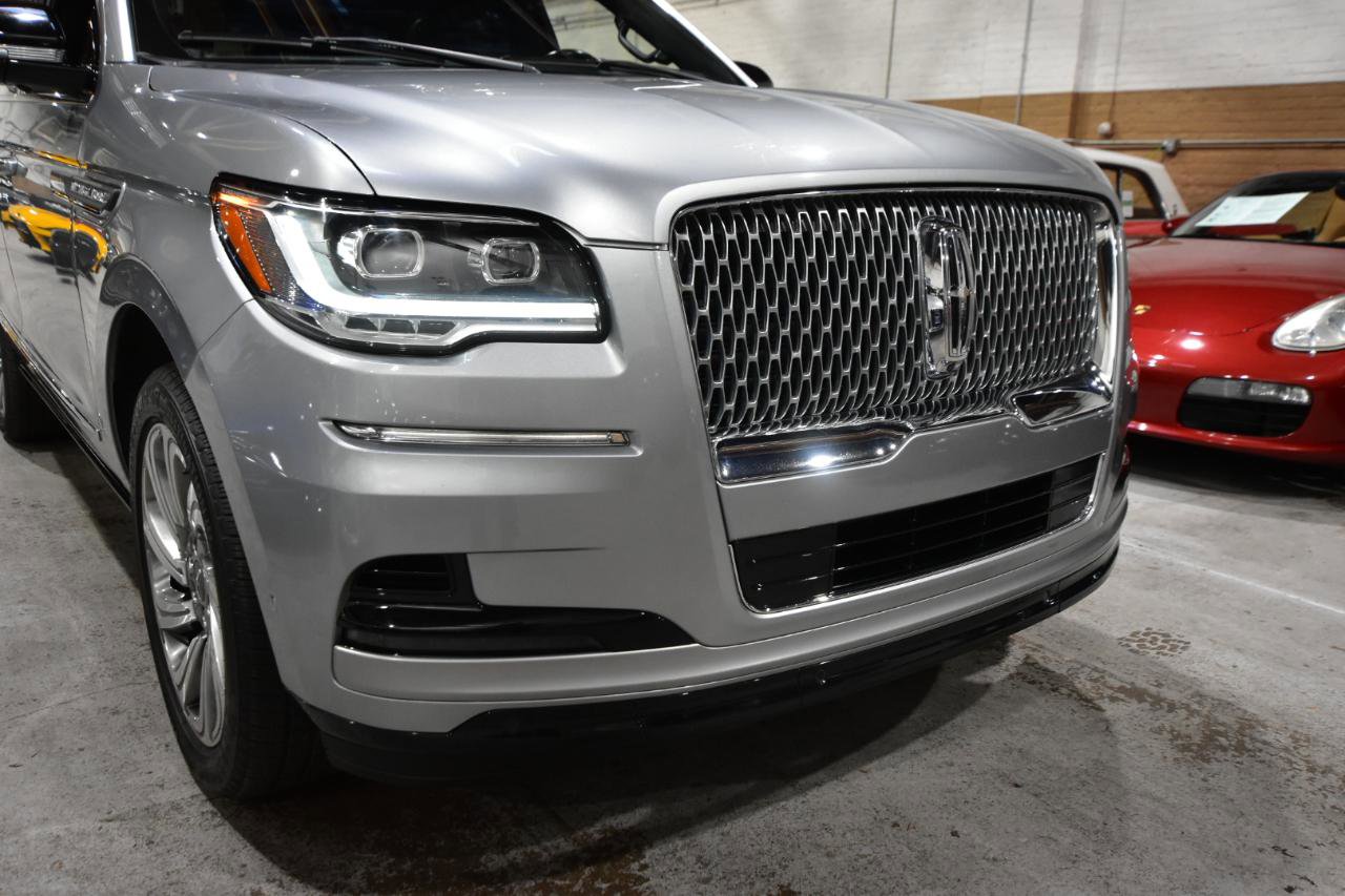 Used 2023 Lincoln Navigator Reserve AWD/4WD image 4