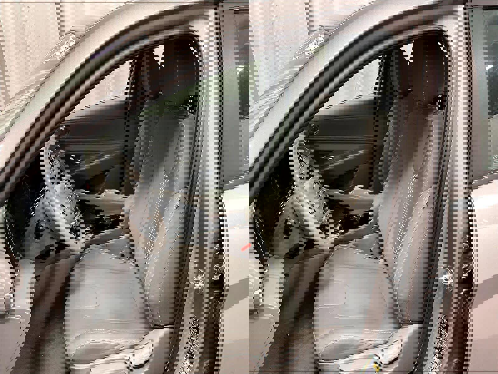 Used 2023 Hyundai Elantra SEL w/ Convenience Package image 10