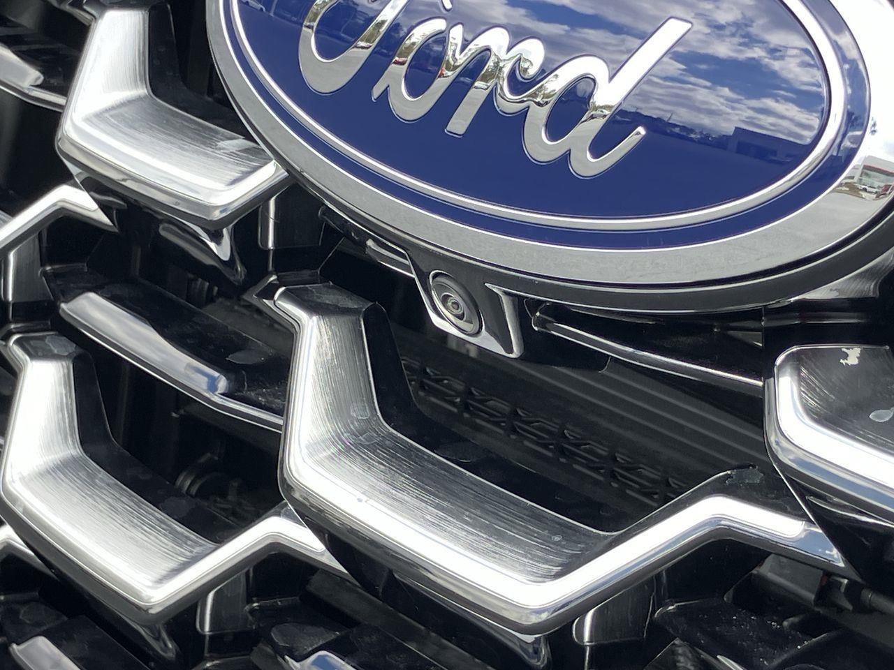 Used 2025 Ford Explorer Platinum w/ Ultimate Package image 11