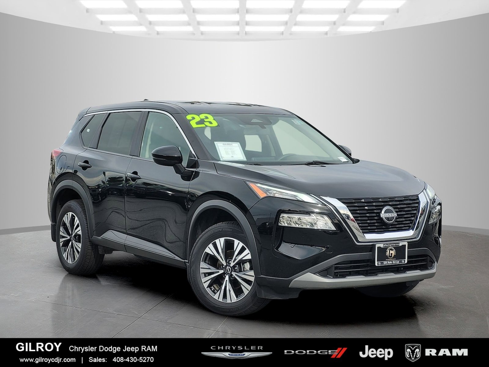 Used 2023 Nissan Rogue SV image 1