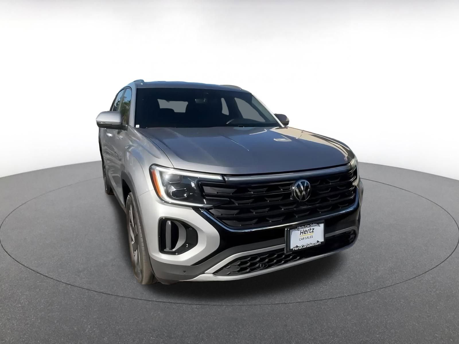 Used 2025 Volkswagen Atlas Cross Sport SE image 3