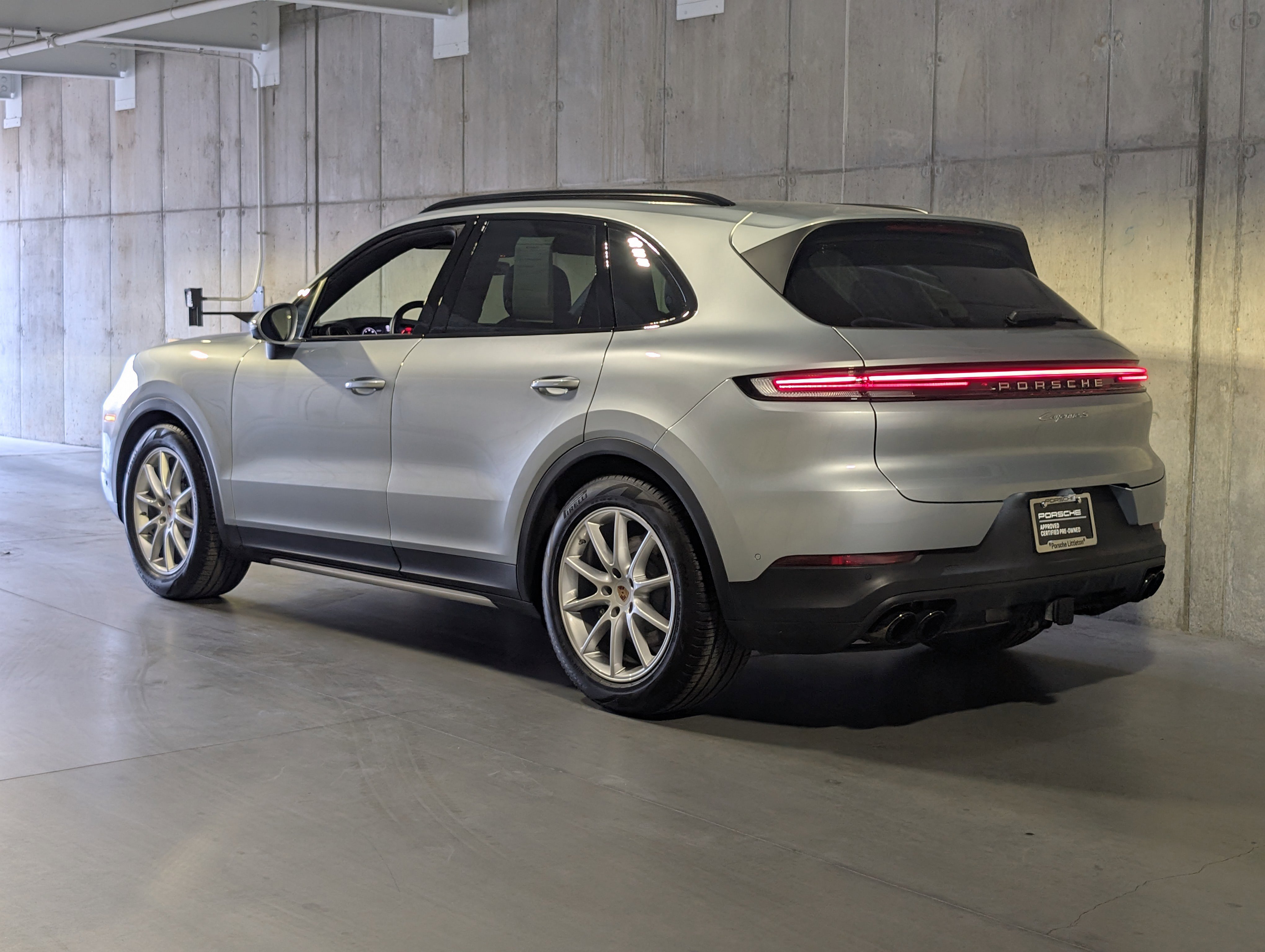 Certified 2025 Porsche Cayenne S image 3